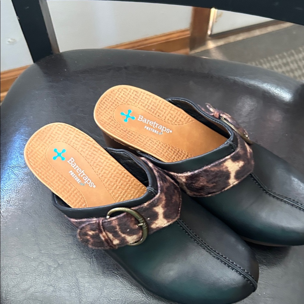 BareTraps Women's Black and Animal Print Mules